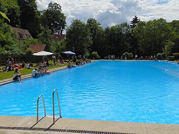 Ins Gräfenberger Freibad darf derzeit keiner.  Foto: Petra Malbrich