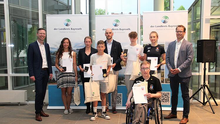 Bayreuth: "Der Sport kann vieles sein" - Landrat Wiedemann ehrt Athleten und Funktion&auml;re