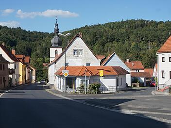 Der Altort von Zeitlofs hat sich in den vergangenen Jahrzehnten schon verändert, soll nun dank einer seit kurzem gültigen Gestaltungssatzung aber weitgehend erhalten werden. Dazu gab es einen Vorstellungstermin. Foto: Archiv/Marion Eckert