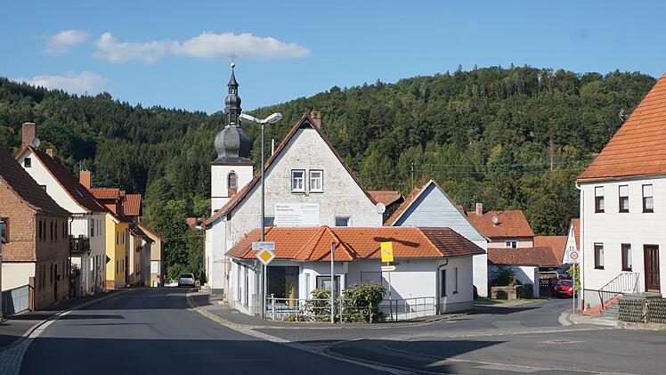 Der Altort von Zeitlofs hat sich in den vergangenen Jahrzehnten schon verändert, soll nun dank einer seit kurzem gültigen Gestaltungssatzung aber weitgehend erhalten werden. Dazu gab es einen Vorstellungstermin. Foto: Archiv/Marion Eckert