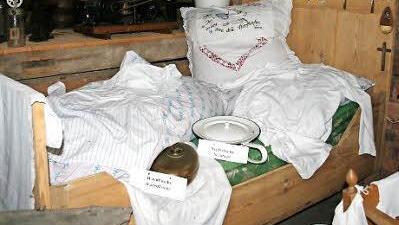 Zu den Ausstellungsstücken, die ab April in Heinrich Muths Scheune zu sehen sind, gehört auch Wäsche.