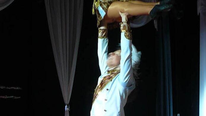 Das Tanzpaar Hannah Hendel und Anton Gomer glänzte. Foto: Klaus-Peter Wulf