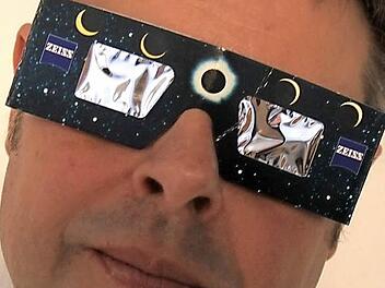 So sehen die Sonnen-Sicht-Brillen aus. Selfie: Matthias Einwag