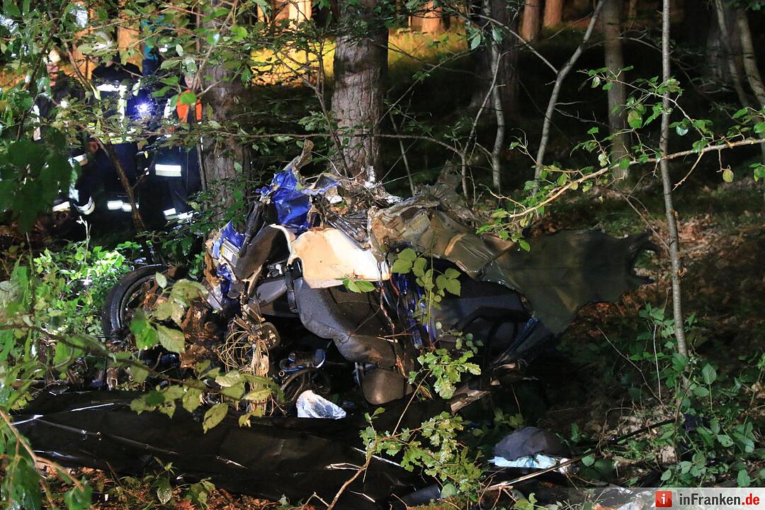 Tödlicher Unfall bei Boxbrunn: Pkw wird zerfetzt