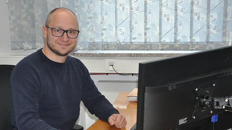 Steffen Schneider, Geschäftsleiter und Kämmerer der Gemeinde Motten, wechselt um 1. Januar in die Verwaltungsgemeinschaft Bad Brückenau. Dort hatte er seine Ausbildung absolviert. Foto: Petra Heurich