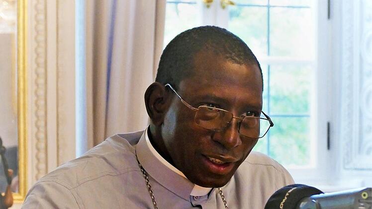 Bischof Jonas Dembélé ist zu Besuch im Bamberger Bischofshaus.