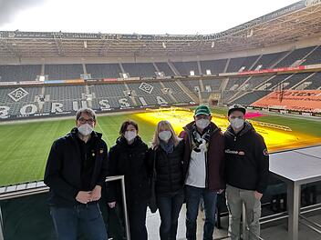 Familienvater Reinhold ist schwer krank. Um seinen großen Wunsch zu erfüllen, meldete sich sein Schwager beim ASB-Wünschewagen. Mit ihm ging es zu seinem Lieblingsverein - Borussia Mönchengladbach.