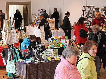 In der Alten Aula fand gestern der 16. Ostereier-Markt statt. Hier herrschte stets reger Betrieb, denn das Wetter konnte den Besuchern hier natürlich nichts anhaben.  Foto: Dieter Britz