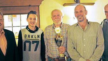 Die erfolgreichen Brieftaubenzüchter des Vereins "Rhönvogel Langenleiten" (von links): Walter Böhnlein, Patrice Hillenbrand, Edwin Voll, Alfons Söder und Hubert Bühner.  Foto: Paula Böhnlein