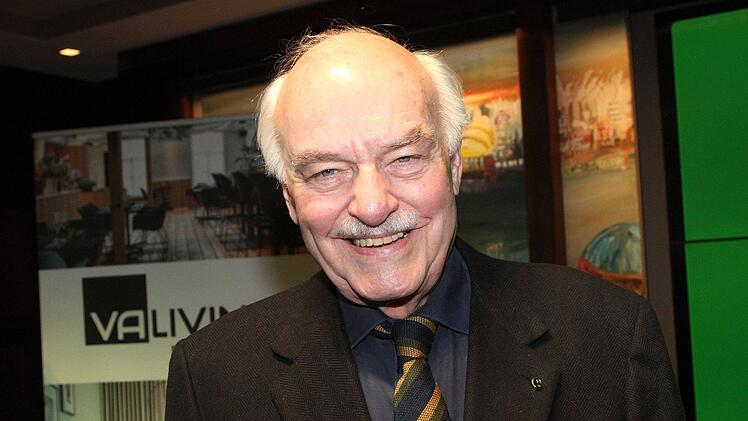 Er liest Hörbucher, gibt Lesungen und steht immer noch auf der Theaterbühne: Auch mit 90 ist Charles Brauer ein viel beschäftiger Mann.