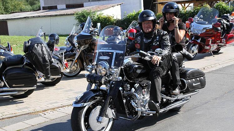 Aus dem ganzen Bundesgebiet kommen die Liebhaber der seltenen und schönen Cruiser-Maschinen nach Trailsdorf. Fotos: Erlwein