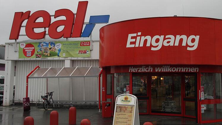 Mit einer Bombendrohung wollte eine 35-Jährige vom real-Verbrauchermarkt Geld erpressen. Foto: Alexander Hartmann