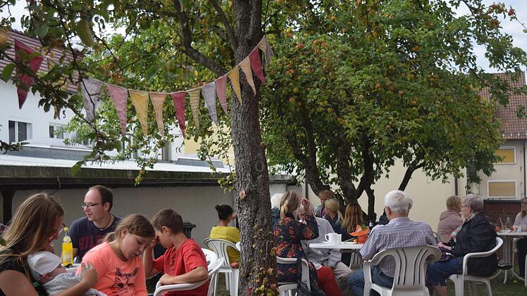 Der festlich geschmückte Museumsgarten lädt zum gemütlichen Beisammensein ein. Foto: Daniela Pondelicek