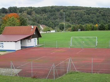 Das Auraer Sportgelände bietet genug Raum für eine weiteres Spielfeld bei dessen Finanzierung die Gemeinde dem SV unter die Arme greift. Foto: Winfried Ehling