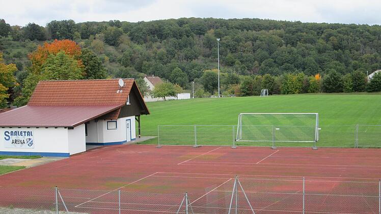 Das Auraer Sportgelände bietet genug Raum für eine weiteres Spielfeld bei dessen Finanzierung die Gemeinde dem SV unter die Arme greift. Foto: Winfried Ehling