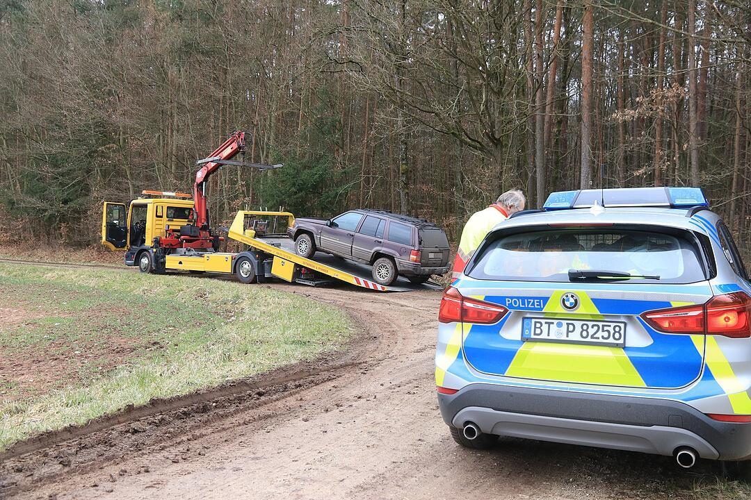 Verfolgungsjagd durch Oberfranken: Mann flieht vor Polizei in den Wald
