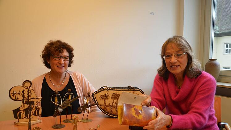 Um Kaya und Sainte Luce kümmert sich im Herzogenauracher Rathaus Rosa Abel (links, mit Zweiter Bürgermeisterin Renate Schroff) Foto: Bernhard Panzer (Archiv)