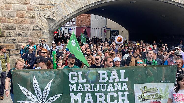 Global Marijuana March Nürnberg: Cannabis-Parade mit Hunderten Demonstranten - Bilderstrecke