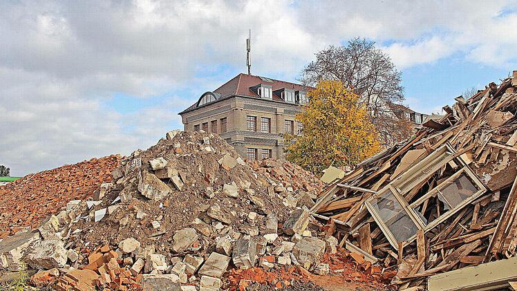 Das Ende einer Ära: Vom einstigen Bahnhof ist nur noch ein Trümmerhaufen übrig.  Foto: Sabine Herteux