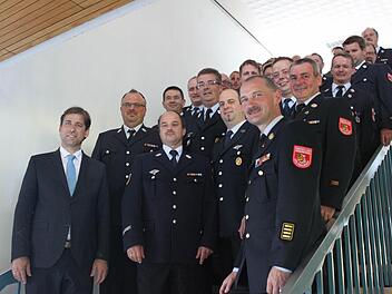 Landrat Ulm (l.) begrüßte die Verantwortlichen um den neuen KBR Oliver Flake (r.). Foto: Carmen Schwind