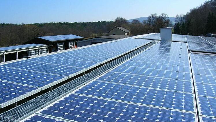 Photovoltaik auf dem Kreisbauhof ist ein Teil der Energiewende im Landkreis.  Foto: Archiv