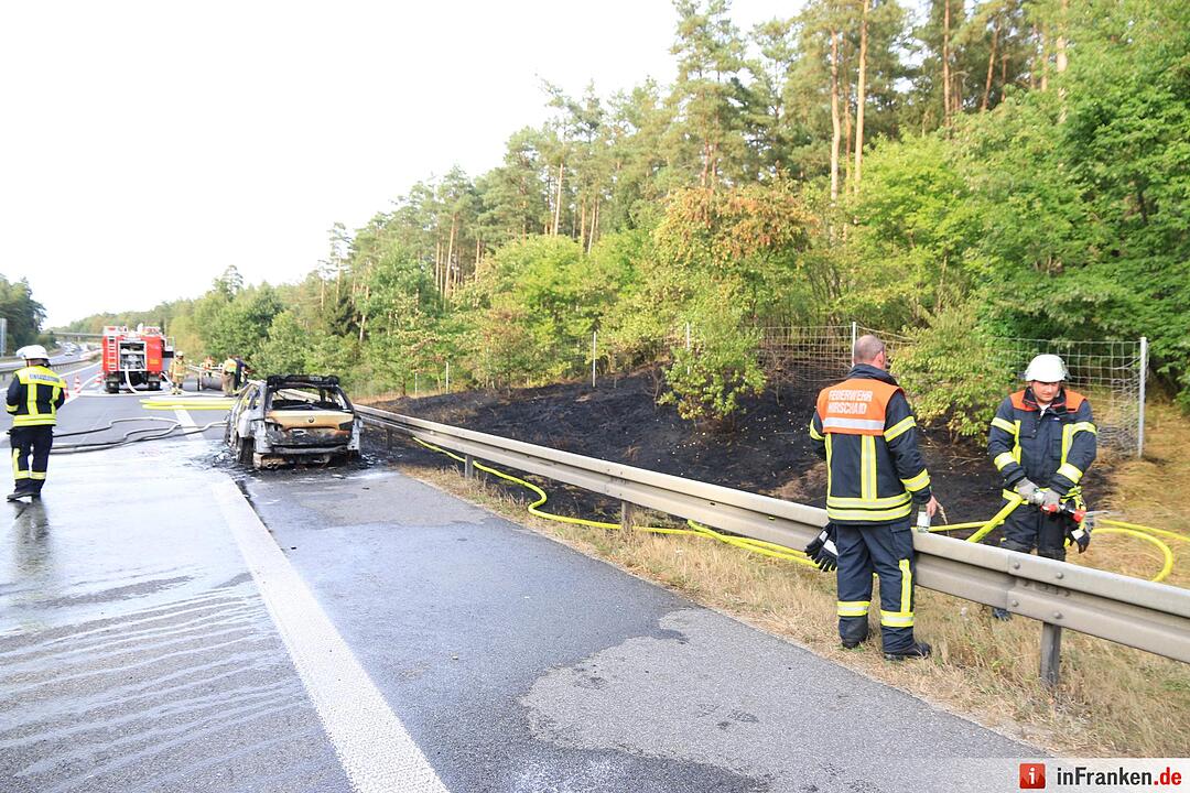 A73: Auto brennt bei Bamberg aus