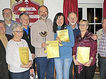 Die eifrigsten Wanderer wurden geehrt (von links): Gerlinde Konrad, Hans Peter Marx, Klothilde Gack, Karlheinz Schlund, Alessandro Bisutti, Ingrid Albert, Dieter Schmiedel, Marion Stammberger und Siegfried Konrad Foto: privat