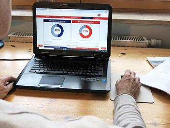 Über Online-Simulationen, wie in diesem Fall von IBC Solar, kann nicht nur die Entwicklung der Stromkosten prognostiziert werden, Sie können sich auch berechnen lassen, wie viel Sie mit einer Photovoltaik-Anlage einsparen würden. Foto: Bettina Dirauf