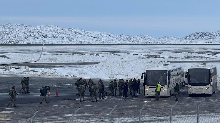 Deutsches Bundeswehr-Team kommt abends auf Gr&ouml;nland an
