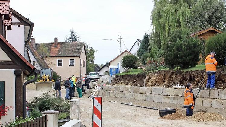 Im Gräfenberger Ortsteil Sollenberg können die Arbeiter nun endlich in die Hände spucken und mit der Verschönerung beginnen.  Foto: fra-press