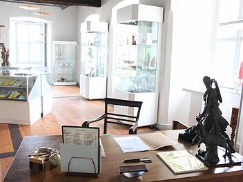 Blick ins Nachlasszimmer in der Alten Vogtei, das am Samstag und Sonntag von 13 bis 16 Uhr sowie am Dienstag und Mittwoch (12./13. Mai) für die Öffentlichkeit zugänglich ist. Foto: R. Popp