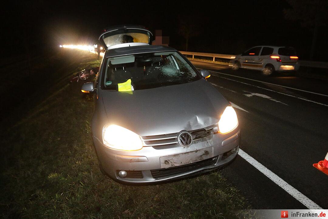 Pkw und Roller kollidieren auf B22 bei Birkach