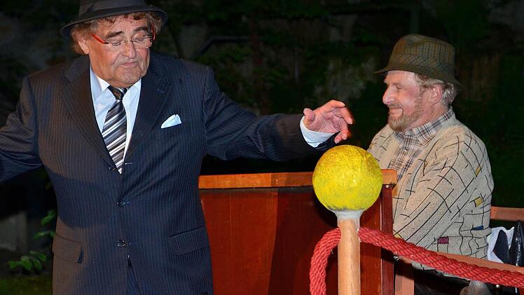 Horst Thor (links/40 Jahre) und Jochen Leithoff (50 Jahre) gehörten zu den Geehrten, 2014 standen asie in dem Stück "Ein verrrücktes Seniorenhaus" gemeinsam auf der Naturbühne. Foto: Archiv/Dieter Hübner