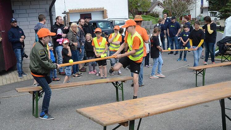 Konzentration und Geschicklichkeit erforderte das Brettspiel. Foto: K.- H. Hofmann
