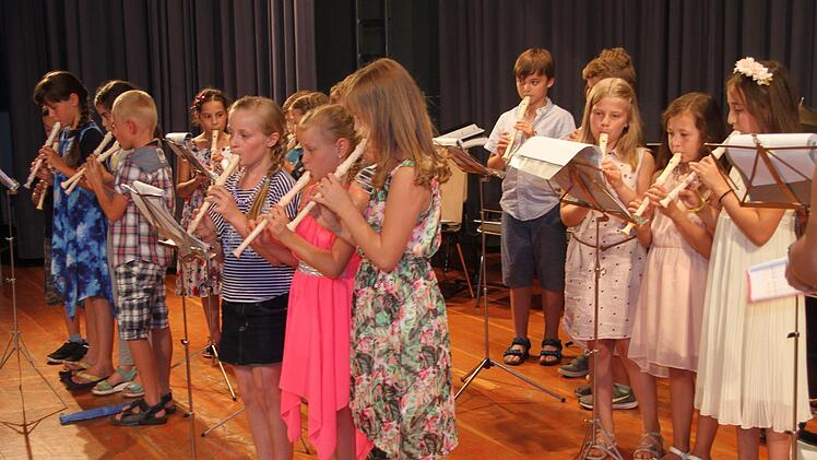 Die Flötengruppe der Klassen 2:a/2:g Foto: Günther Geiling