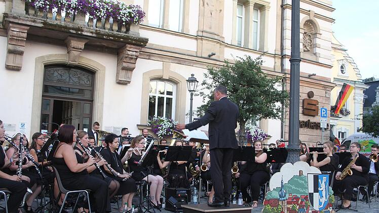 Das sinfonische Orchester Kasendorf unter der Leitung von Thomas Eschenbacher.  Foto: Sonny Adam