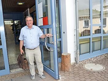 Rektor Reinhard Horn verabschiedet sich nach 40 Jahren aus dem Schuldienst und geht in Ruhestand.  Foto: Karl-Heinz Hofmann