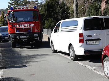 Mehr als ärgerlich, wenn die Feuerwehr Ahorn beim Ausrücken zum Einsatz unfreiwillig Slalom fahren muss.
