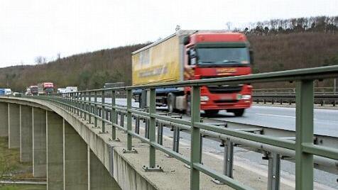 Die Talbrücke Klöffelsberg wird ab Mai 2015 komplett abgerissen und neu errichtet. Foto: Archiv/Markus Reeh