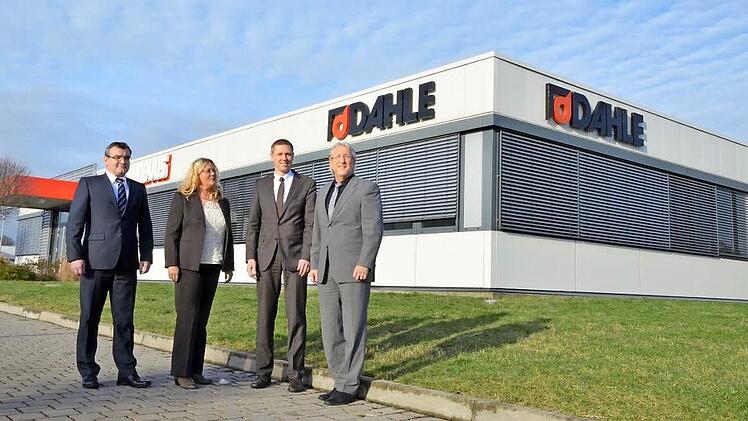 Freuen sich über eine Win-Win-Situation am Standort Rödental (von links): Henry Asmussen, Helgard Gengnagel (Firma Kupek), Marco Steiner und Rolf Kupek. Foto: Rainer Lutz