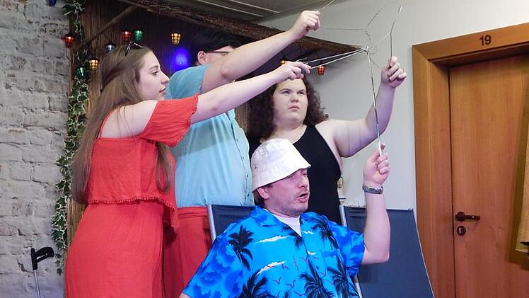 Die Funkverbindung         hergestellt (v. l.):  Vanessa Adler, Daniel Gardill, Stephanie Busch        und         Jens R&ouml;del. Foto: Horst Wunner