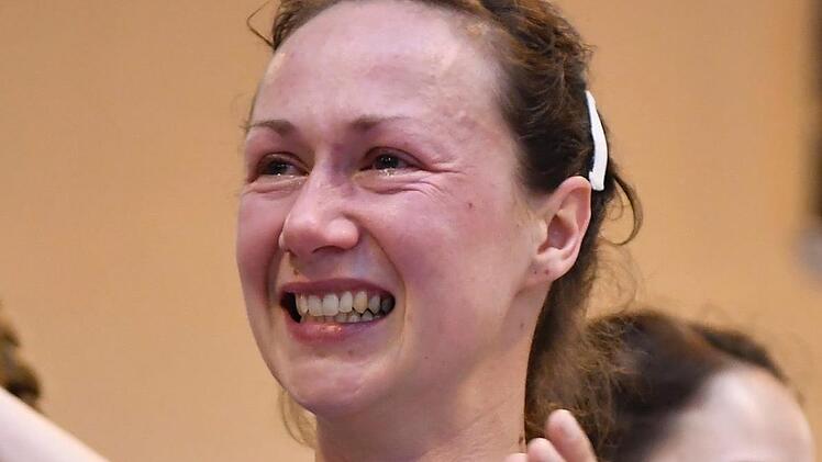 Freudentränen nach dem Aufstieg in die Handball-Landesliga: Linda Gärtner vom  HC Forchheim Sportfoto Zink
