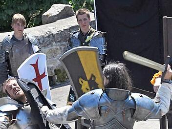 Hier lieber nur zuschauen - aber ansonsten gibt es beim Mittelaltermarkt auf der Lauterburg am Wochenende vieles zum Mitmachen. Foto: privat