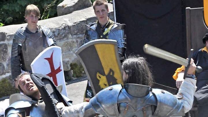 Hier lieber nur zuschauen - aber ansonsten gibt es beim Mittelaltermarkt auf der Lauterburg am Wochenende vieles zum Mitmachen. Foto: privat