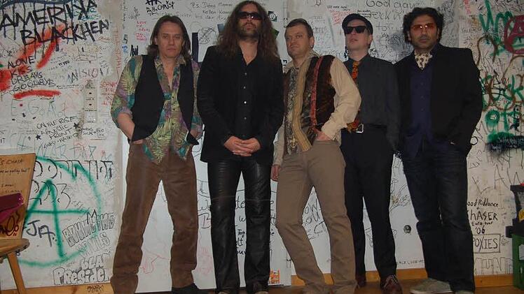 Steve Hyde, Jerry James, Thomas Wenzel, Mad Bob und Tuncay Tercanli spielen am 23. Dezember ab 21 Uhr im Live Club.  Foto: pr
