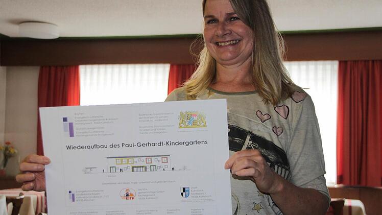 Architektin Gitta Kestel stellt die Planungen vor.  Foto: Jürgen Gärtner