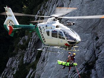 Gleich mehrmals musste die Bergrettung in &Ouml;sterreich wegen eines Renters aus Deutschland ausr&uuml;cken. Nur mit viel M&uuml;he und gegen erheblichen Widerstand des Seniors konnten sie den Mann schlie&szlig;lich nach stundenlanger Tortur retten. Symbolbild: Lukas Barth dpa/lby