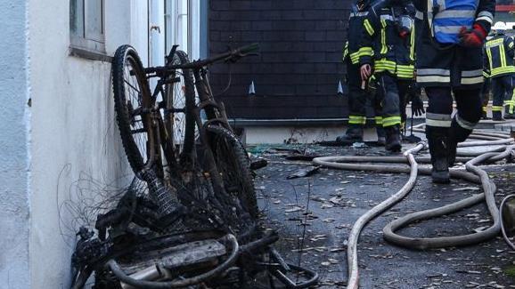 Bei einem Brand am Mittwochmorgen entstand einem Zweirad-Geschäft in Gerolzhofen hoher Sachschaden. Foto: News5/Höfig