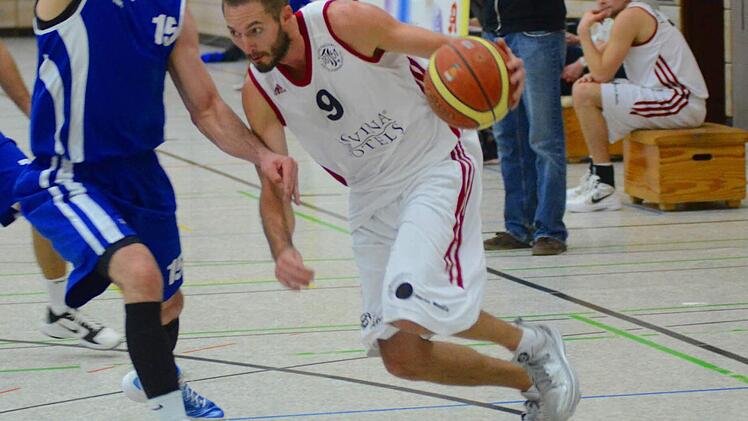 Mike Kaiser fand wie die anderen Longhorns erst spät zu seiner Topform, doch selbst die acht seiner insgesamt 17 Punkte, die ihm in Folge gelangen, reichten nicht mehr zur Rettung. Foto: herzopress/Archiv