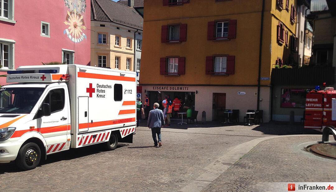 Baden-Württemberg: Auto rast in Menschengruppe